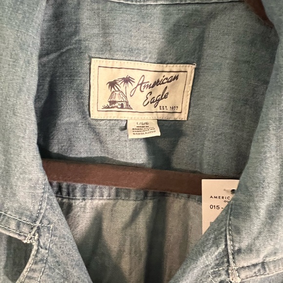 NWT American Eagle Blue Short Sleeve Button down, size-Large - Picture 2 of 4